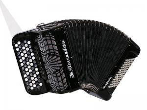 Chromatic button accordion of 37 notes (62 buttons) and 72 bass 